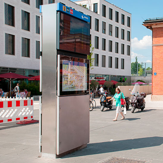 Infostele am Bahnhof Pasing, München